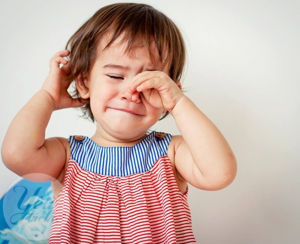 Hay cáu kỉnh vào buổi sáng ảnh hưởng đến sức khỏe của bé.